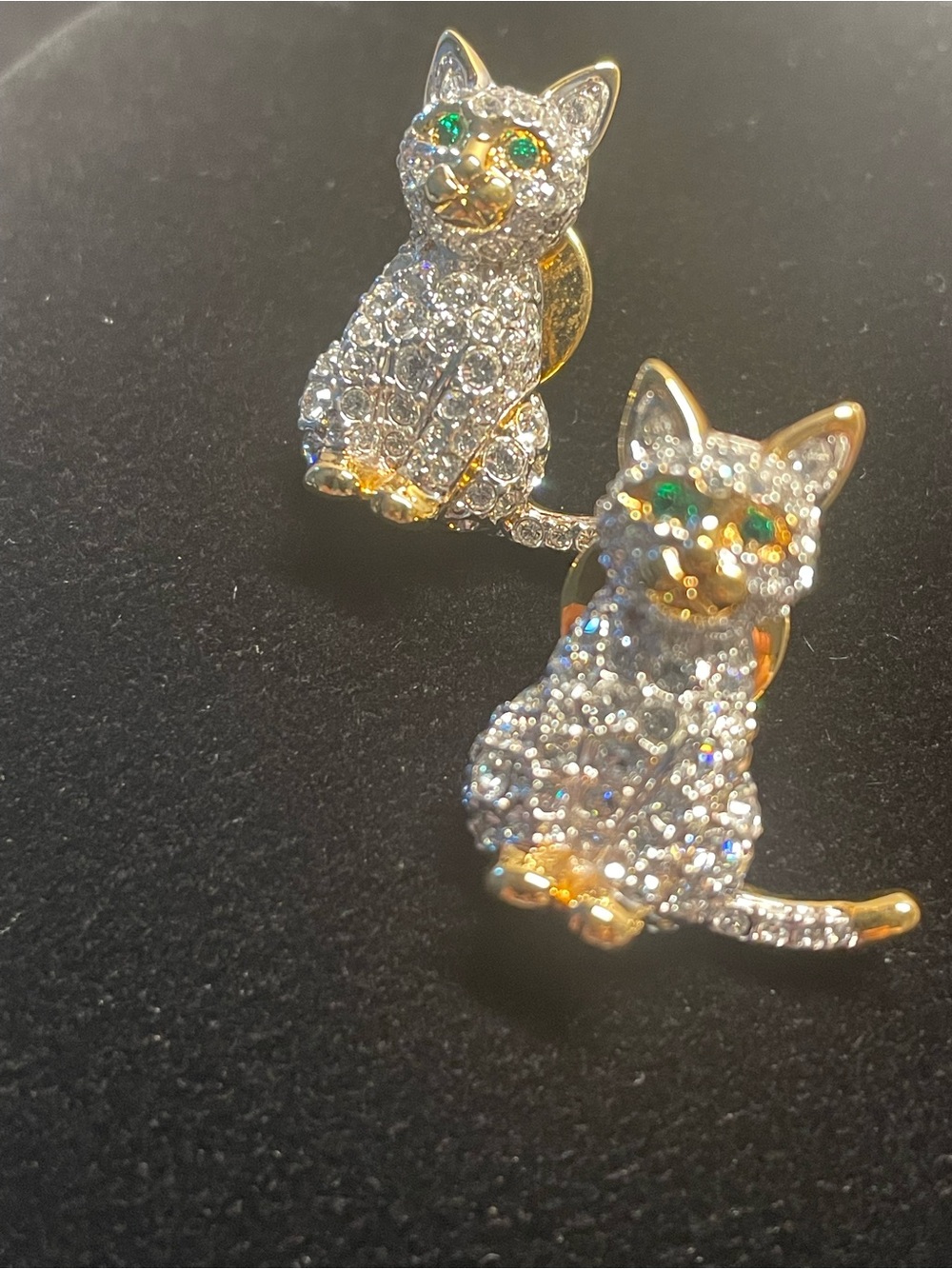Swarovski Crystal Cat Brooches with Clear Crystals and Green Eyes - Picture 3 of 6